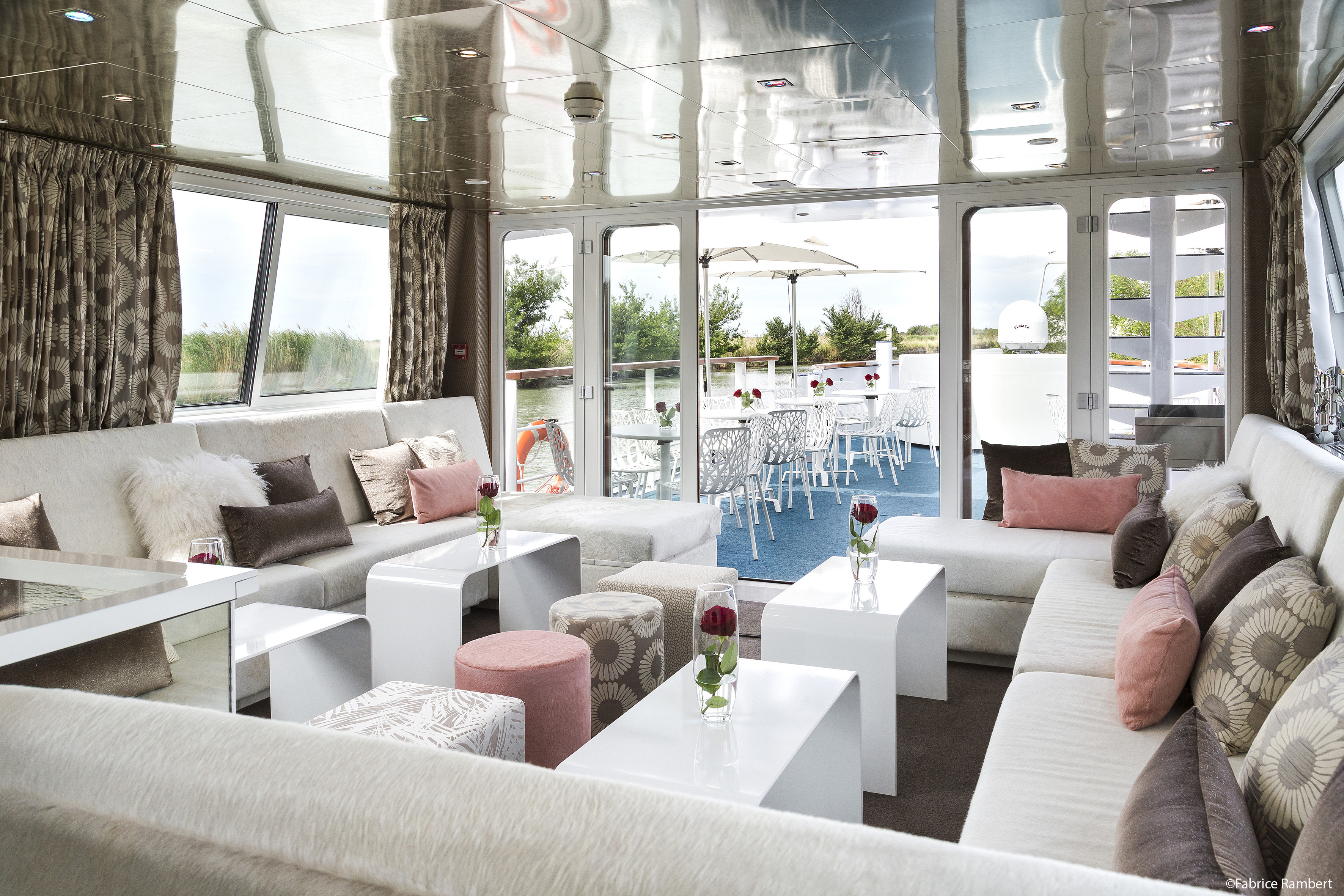 CroisiEurope Anne-Marie Bar 3.jpg